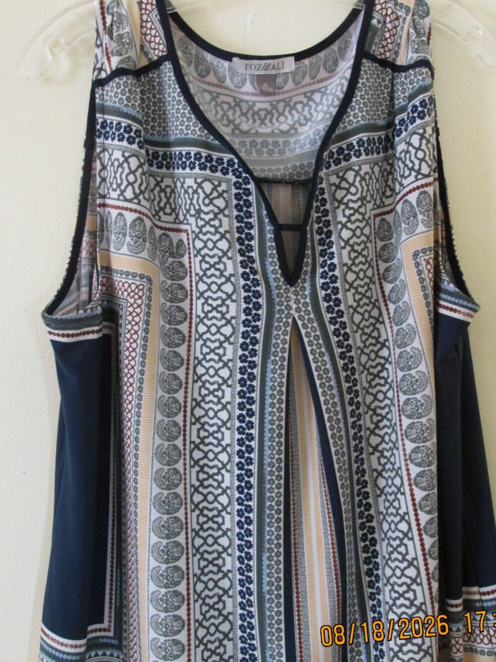 ROZ & ALI~Womens Size XL~Multicolor Geo Print~Pleated~Sleeveless Shirt~Spandex
